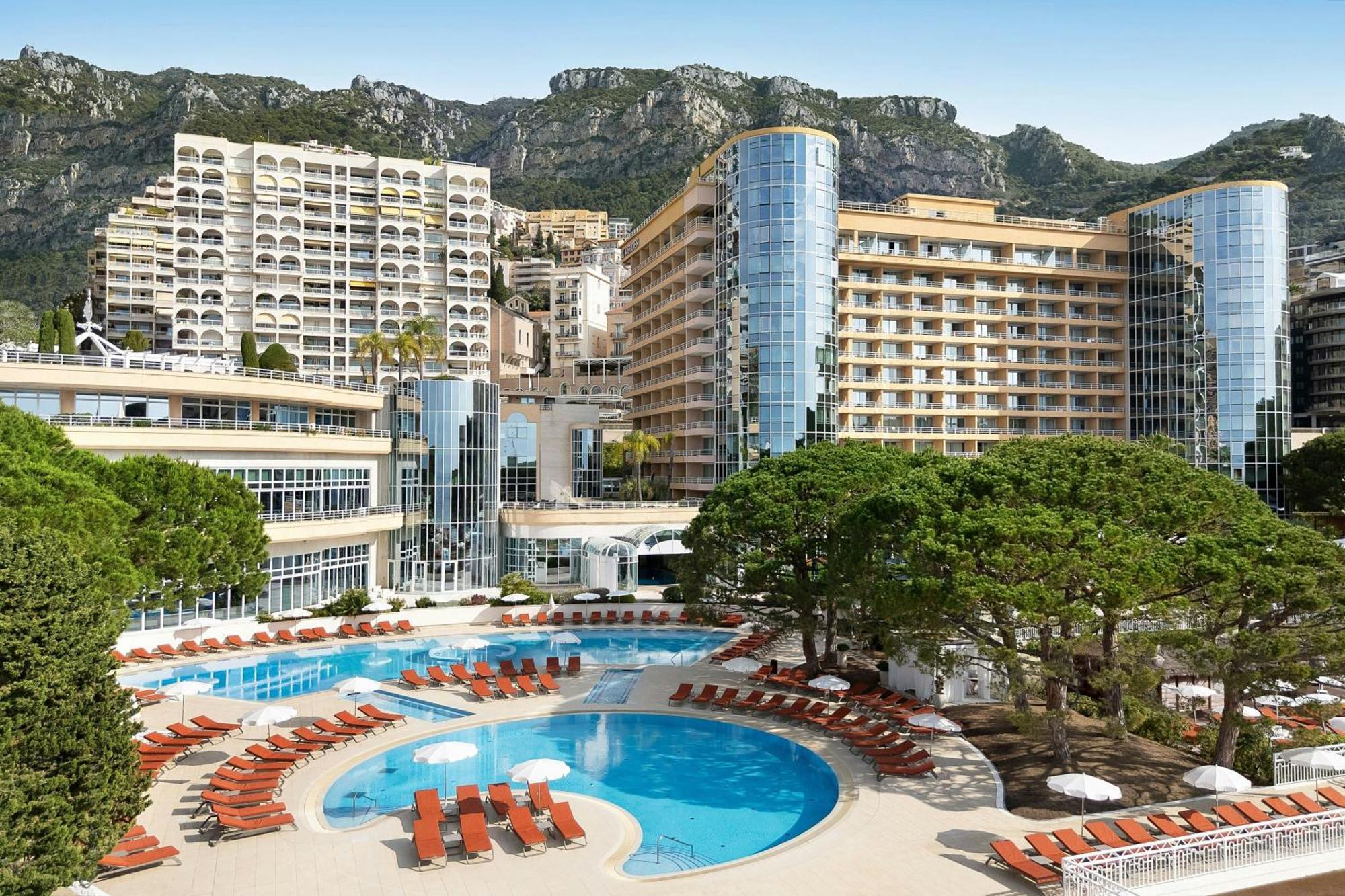 Le Meridien Plaza Hotel 4*