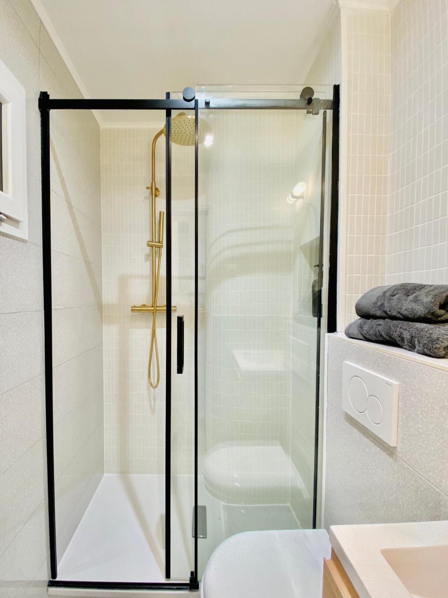 Newly Renovated With Balcony, Ac, Fiber Internet * Monte Carlo