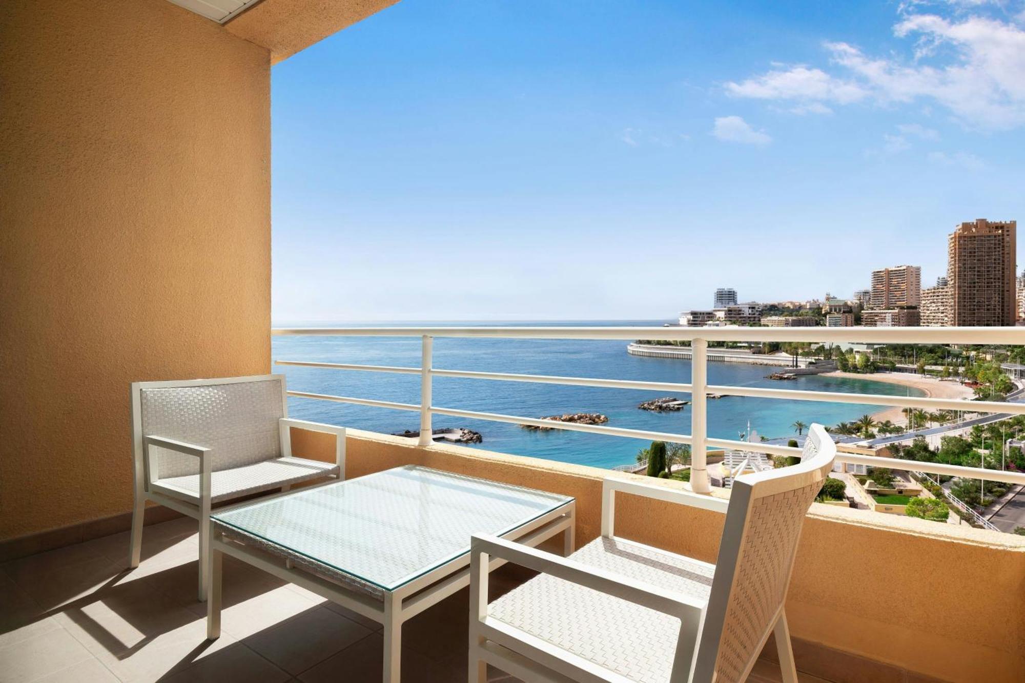 Le Meridien Plaza 4*