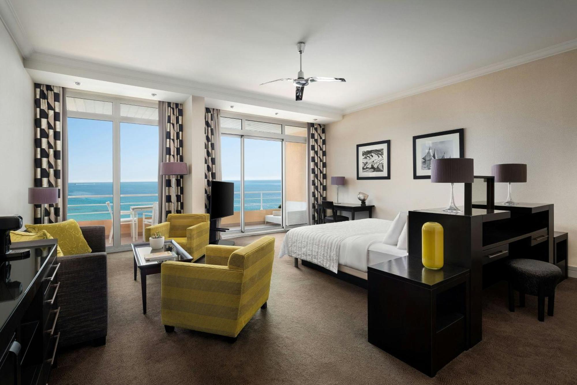 Le Meridien Plaza Hotel
